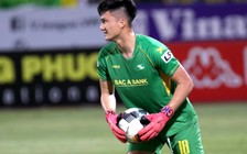 Giữ sạch lưới cả 5 trận, thủ môn Văn Hoàng ‘đốn tim’ HLV Park Hang-seo