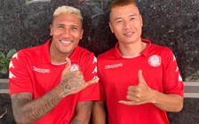 Bị thủ môn Bùi Tiến Dũng rủ rê, hàng loạt cầu thủ TP.HCM đi nhuộm tóc