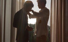 Văn Toàn gây sốt với bức ảnh ‘nâng khăn sửa túi’ cho Công Phượng