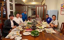 Bầu Đức trầm trồ khen tài nghệ nấu ăn của Zico Thái Kiatisak