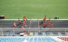 ‘Chảo lửa’ Quy Nhơn thơm mùi cỏ mới ngày cầu thủ Bình Định nô nức hội quân