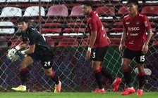 Thủ môn thay thế Văn Lâm ở Muangthong nổi điên vì thua 3 bàn trong 4 phút