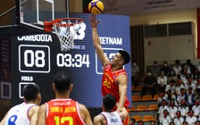 Tuyển thủ cao 2 mét, nặng 1 tạ cùng tuyển bóng rổ Việt Nam ‘thăng hoa’