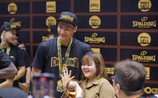 Đăng quang bóng rổ VBA 2022, chàng trai cao 2m03 cầu hôn bạn gái ngay trên sân