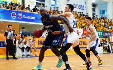 Bán kết VBA 2022: Sự cố bất ngờ khiến Nha Trang Dolphins thất thủ trước Hanoi Buffaloes