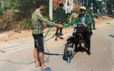 Tây Ninh: Vác rựa, mang kiếm đi 'xin tiền' người qua đường