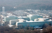 Người gốc Việt lái xe tông đổ hàng rào trụ sở CIA?