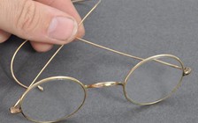 Hơn 340.000 USD cho cặp mắt kính của Mahatma Gandhi
