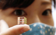 Nhật Bản trưng bày khối rubik nhỏ nhất thế giới