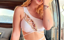 Người đẹp từng bắt cá hai tay Bella Thorne luôn gây hot với đồ tắm hai mảnh