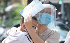 Bệnh nhân xếp hàng ‘rồng rắn’ chờ vào Bệnh viện Mắt TP.HCM