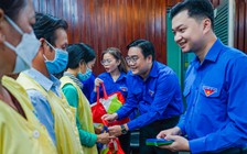 Anh Nguyễn Minh Triết thăm và chúc tết bác sĩ, bệnh nhân tại Bệnh viện Chợ Rẫy