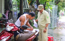 Bão Noru: 'Gõ cửa' từng nhà dân vùng ven biển Đà Nẵng vận động sơ tán