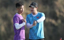 Văn Đức được nhồi thể lực, nuốt trọn bài tập nặng của thầy Park trên đất Lào