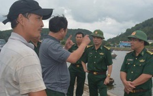 Cứu 8 cán bộ khí tượng gặp sự cố trên đường vào đất liền tránh bão