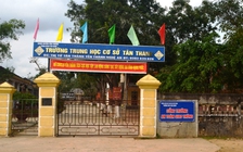 Thầy giáo bị phụ huynh học sinh đánh gãy sống mũi