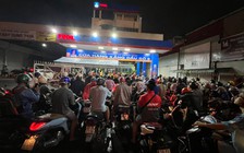 TP.HCM: 'Chỉ được đổ 30.000 đồng tiền xăng, thôi kệ có là mừng rồi'