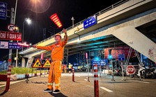 TP.HCM: Bắt đầu kiểm định cầu vượt Nguyễn Hữu Cảnh, cấm xe lưu thông dưới dạ cầu