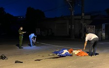 TP.HCM: Va chạm container, 2 thanh niên tử vong tại chỗ, trên tay còn cầm gậy gỗ