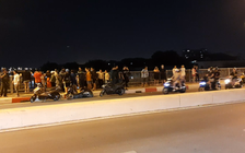 Nạn nhân nhảy cầu Kinh Thanh Đa xuống sông Sài Gòn đã... tự bơi vào bờ