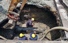 TP.HCM: Hố 'tử thần' xuất hiện sau mưa trên đường Huỳnh Tấn Phát