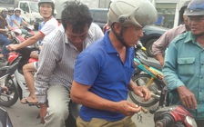 Người đi đường bắt giữ nghi can 'đua nóng' xe máy