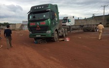 Người lượm ve chai tử vong tại chỗ dưới bánh xe đầu kéo