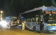 Đứng trước đầu xe thương lượng đền bù sau va chạm, bị xe tải tông thương vong