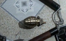 Mang lựu đạn, mã tấu, ma túy vào nhà nghỉ