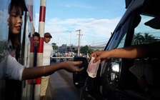 CSGT Đồng Nai mời tài xế trả tiền lẻ qua trạm thu phí lên làm việc