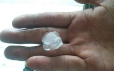 Mưa đá kéo dài hơn 10 phút ở Đồng Nai