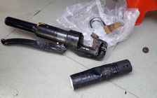 Hai 'hiệp sĩ' đội phòng chống tội phạm bị đâm trọng thương khi truy bắt trộm