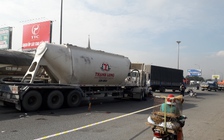 Tai nạn thương tâm ở cầu vượt Tân Vạn, chồng tử vong, vợ bị thương