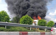 Xe đầu kéo bốc cháy dữ dội trên cao tốc TP.HCM - Long Thành - Dầu Giây