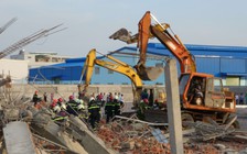 Nạn nhân vụ sập công trình 10 người chết: Trồi đầu nhìn không thấy đồng nghiệp đâu
