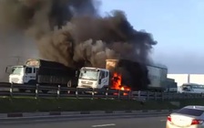 Cháy xe container trên cầu Đồng Nai sáng 22.10