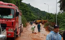 Đèo Bảo Lộc sạt lở tan hoang: Trắng đêm giữa giá lạnh cứu người