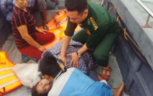 Đắm tàu cá trên biển, 4 người trong một gia đình gặp nạn