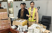 Bắt giữ gần 900 điện thoại iPhone nhập lậu