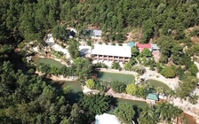 Phá dỡ điểm du lịch xây trái phép trên đất rừng ở Quảng Ninh