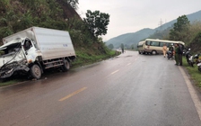Xe khách 29 chỗ đấu đầu xe tải ở Cẩm Phả, 8 người bị thương