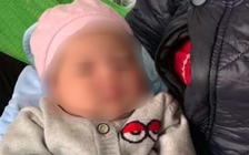 Bé gái hơn 1 tháng tuổi bị bỏ rơi trước cổng chùa ở Quảng Ninh