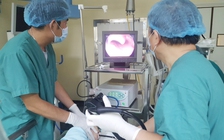 Uống nhầm nước làm bánh tro, bé trai 6 tuổi nhập viện vì ngộ độc