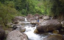 Quảng Ninh: Rủ nhau đi tắm suối 1 công nhân tử vong