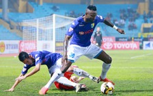 Hoàng Vũ Samson không bị phạt vì lỗi vào bóng... liều lĩnh với cầu thủ HAGL