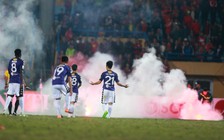 VPF 'cự nự' Ban kỷ luật vụ đốt pháo sáng trên sân Hàng Đẫy