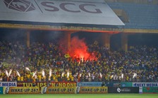 Pháo sáng vẫn ngang nhiên thách thức vì "thượng bất chính, hạ tắc loạn" ?