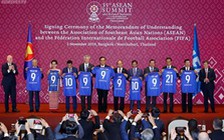 Thủ tướng Nguyễn Xuân Phúc chứng kiến Asean và FIFA ký bản ghi nhớ hợp tác