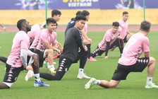 Quang Hải 'phản pháo' quan điểm màu áo tập quá nữ tính của Hà Nội