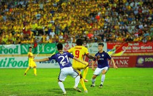 Không hoãn V-League, hai đội Hà Nội, Nam Định và trọng tài không được bắt tay nhau